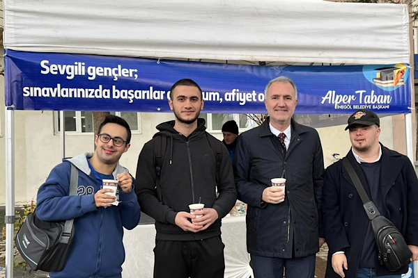 İnegöl'de öğrencilere ücretsiz çorba ikramı