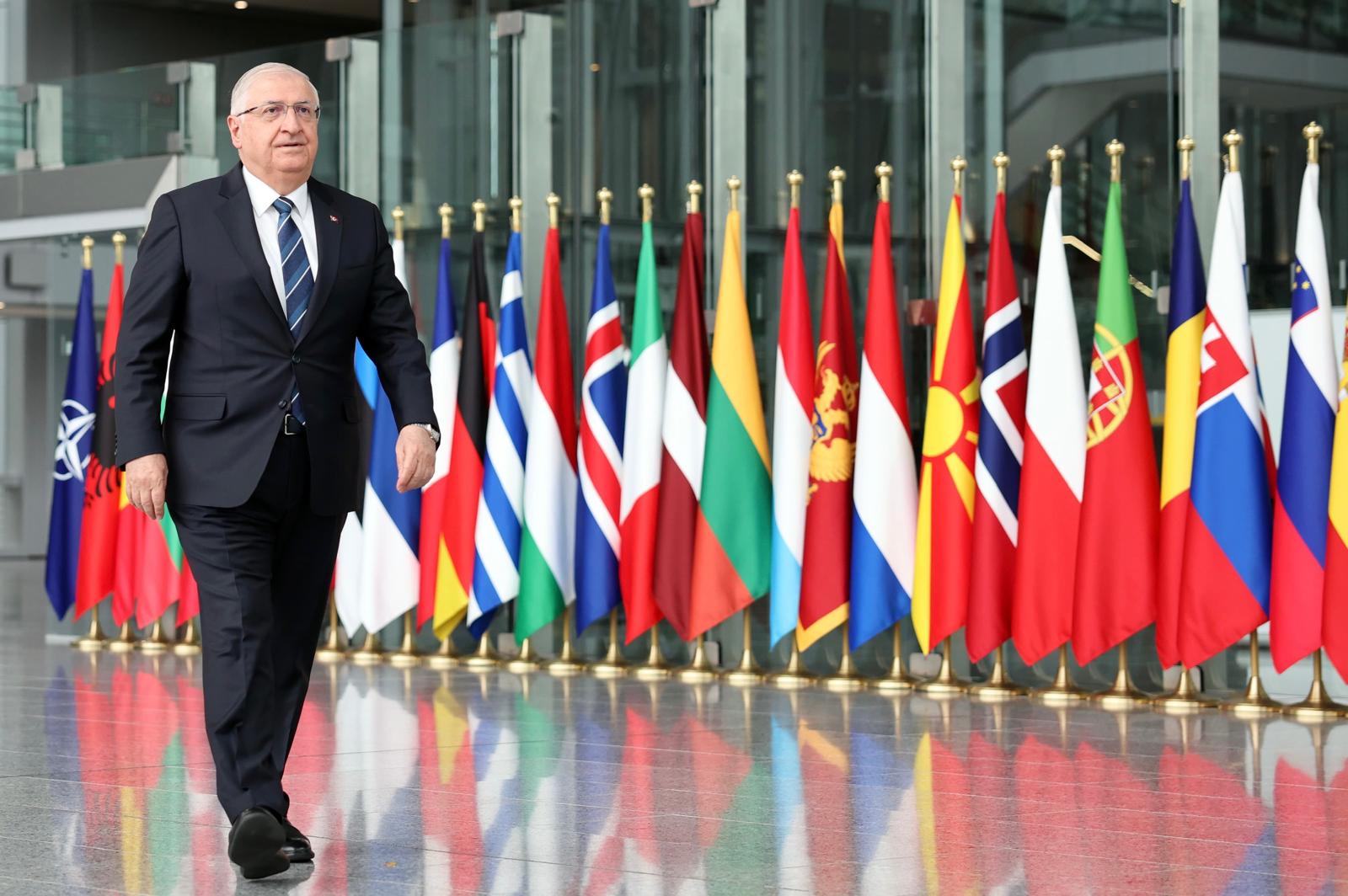 Bakan Güler, TSK personeli ile bayramlaştı