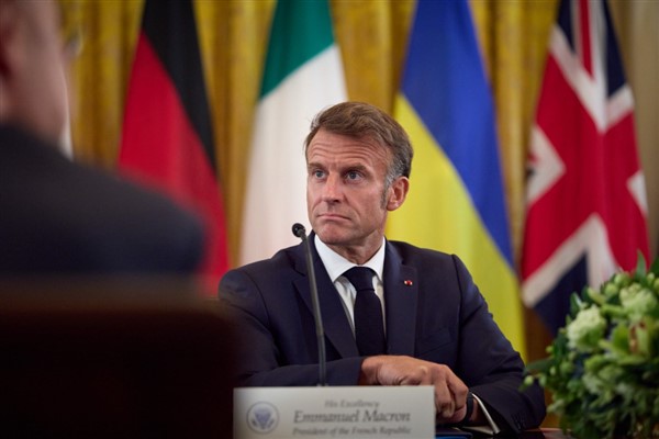 Macron: Tüm işaretler, bu saldırıdan Hizbullah'ın sorumlu olduğunu göstermektedir