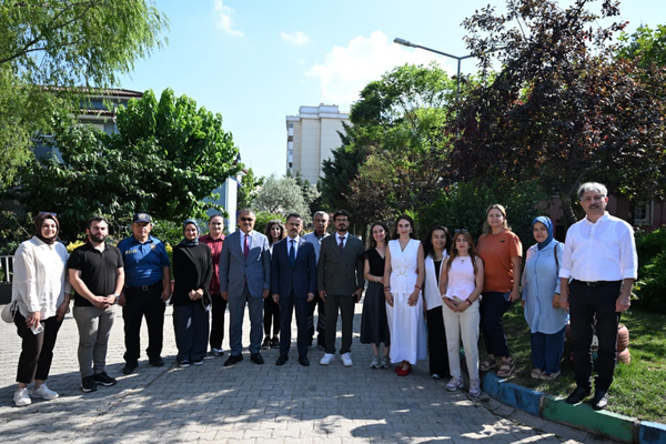 Vali Aktaş, Çayırova Çocuk Evleri Sitesi'ndeki yenileme çalışmalarını inceledi
