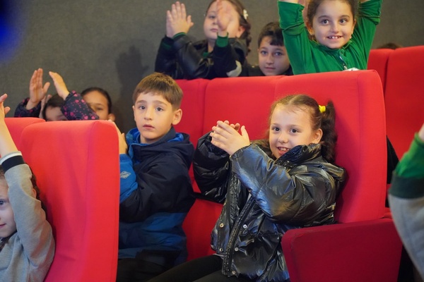 Kültür ve Turizm Bakanlığının Gezen Sinema Tırı Orhangazi'ye geldi