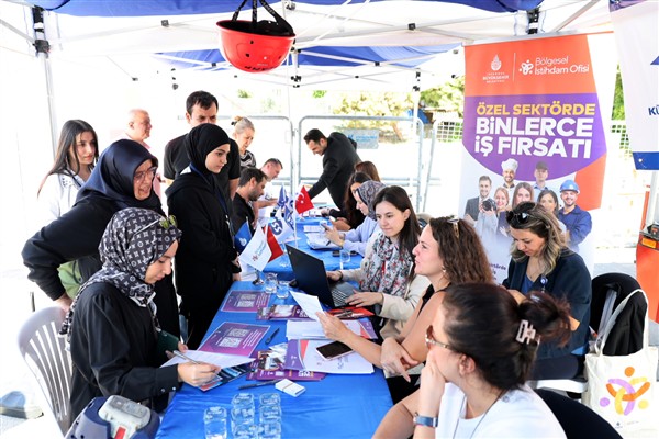 Küçükçekmece’de “2. İstihdam Fuarı” düzenledi