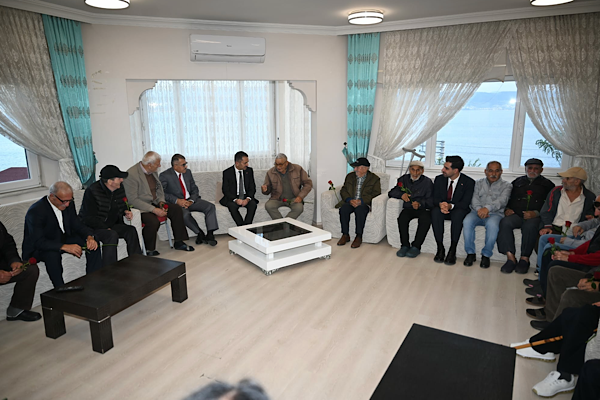Kocaeli Valisi Aktaş, Tavşancıl Huzurevi’ni ziyaret etti