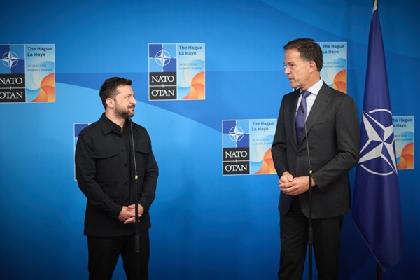 Ukrayna Devlet Başkanı Zelenski’nin Lahey temasları