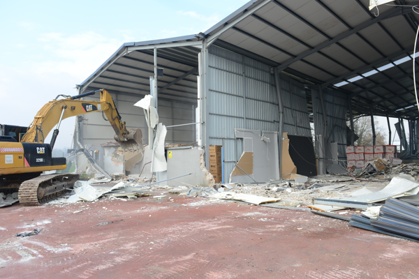 Nilüfer’de 2 kaçak yapı yıkıldı