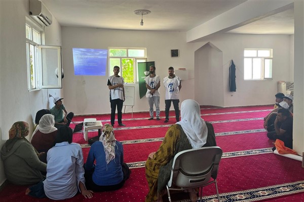 Kayapınar'da hayvanlardan bulaşan hastalıklara karşı farkındalık eğitimi