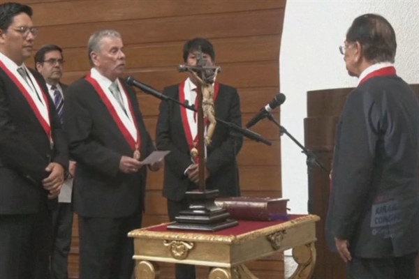Peru'da Jose Balcazar, sekiz yılda sekizinci cumhurbaşkanı oldu
