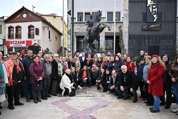 Başkan Akın, “Sındırgı Esnafına Destek Alışverişi