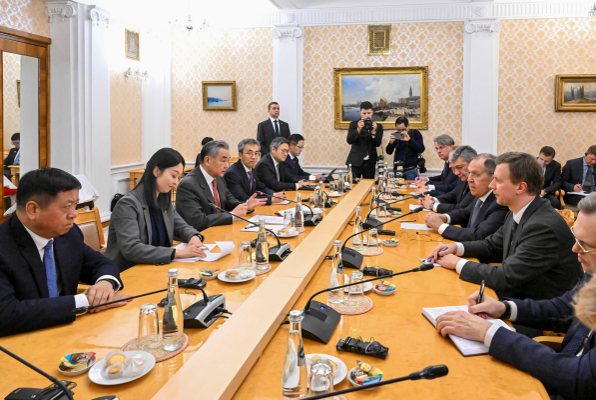 Wang Yi ve Lavrov, 2. Dünya Savaşı’nda kazanılan zaferin korunmasına vurgu yaptı