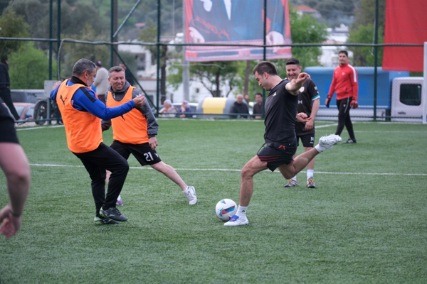 Çiftlik Halı Saha Tesisleri vatandaşların kullanımına açıldı