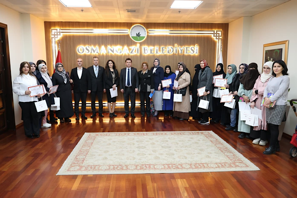 Osmangazi’de kadınlar okuma yazma sertifikalarını aldı