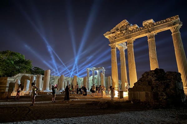 Bakan Ersoy: Antalya, Ekim ayında 2 milyon 216 bin 554 yabancı ziyaretçiyi ağırladı