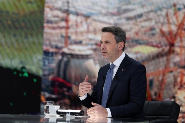 Bayraktar: Doğal gaz geçişinde Hürmüz’ü kullanmıyoruz