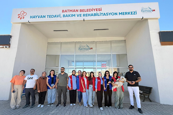 Batman Sağlık Mahallesi Gençlik Ofisi liderleri ve gönüllülerden hayvan barınağı ziyareti