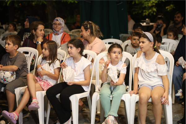 Osmangazi'de açık hava sinema etkinliği Dobruca'da düzenlendi 
