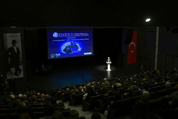 Başkan Uysal: Petrol arama bütçemizin üçte biriyle dalgalardan enerji üretebiliriz