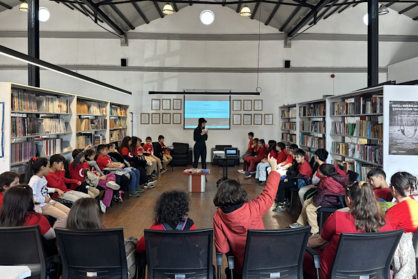 İzmir’de çocuklar için yaratıcı okuma atölyesi başladı