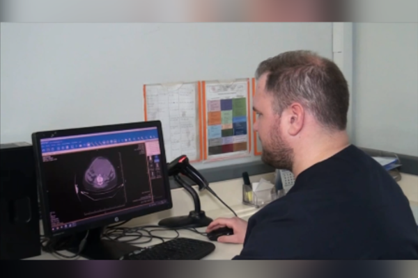 Balıklıgöl Devlet Hastanesi’nde 25 santimetrelik dev kist alındı