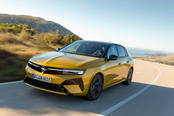 Yenilenen Opel Astra Türkiye’de!