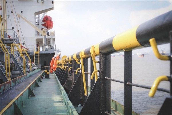 Fransız donanması Rus “gölge filo” tankerini durdurdu