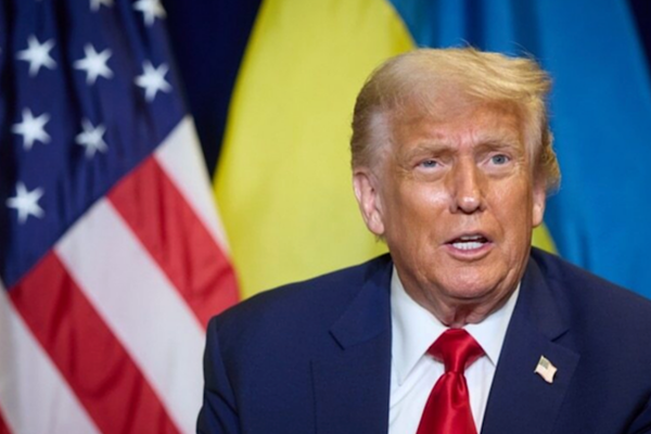Trump: İran yalnızca sivil gemilerle Hürmüz'den geçebilecek