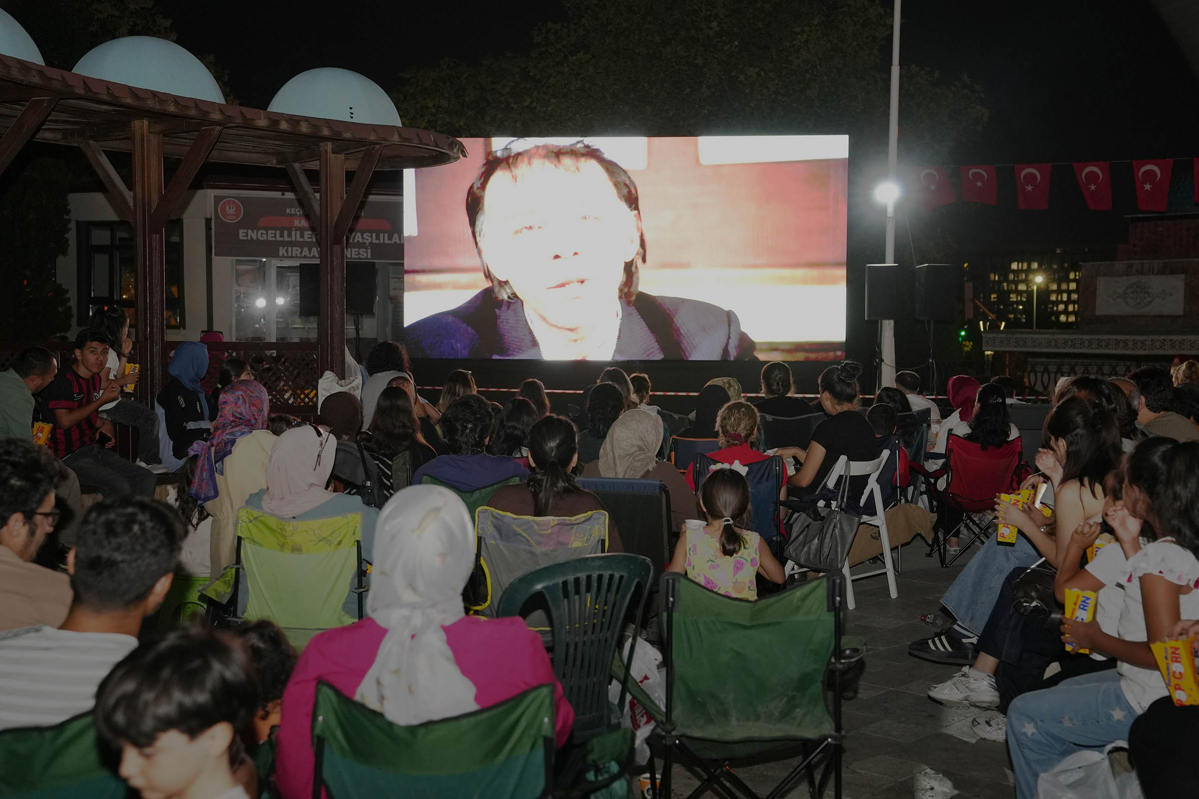 Keçiören'de açık hava sinemasında “Hababam Sınıfı Tatilde” gösterildi