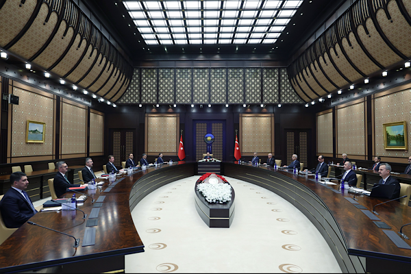 Diyarbakır’da ihtiyaç sahiplerine sıcak ekmek desteği