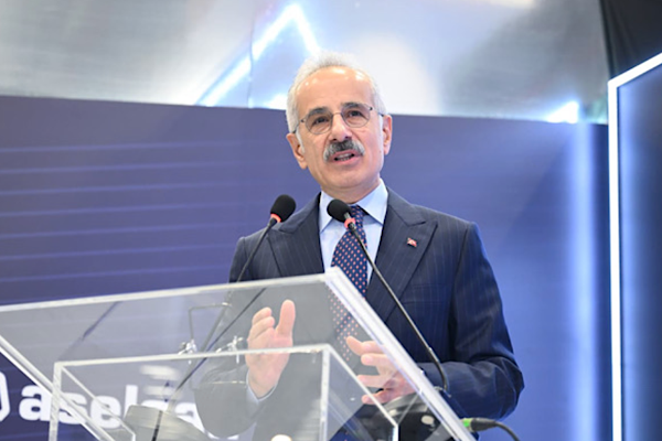 Bakan Uraloğlu: Yerli lokomotif DE 10000 Afrika raylarına doğru yola çıktı