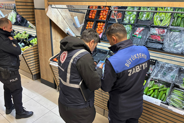 Konya’da yaş sebze ve meyvede fahiş fiyatlara karşı denetimler sürüyor