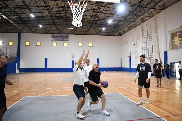 Konyaaltı’na kazandırılan yeni tesiste basketbol maçı yapıldı