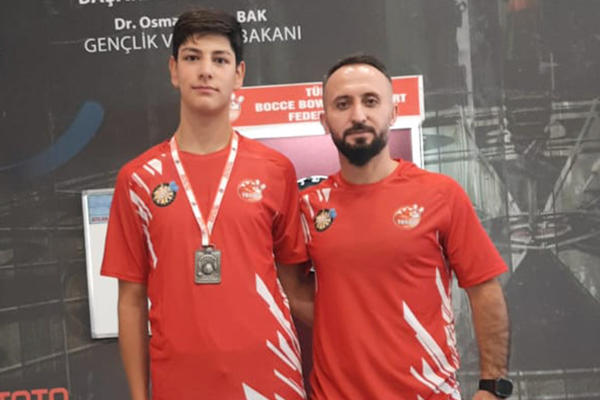 Karaman dart takımı Ankara’dan gümüş madalya ile döndü