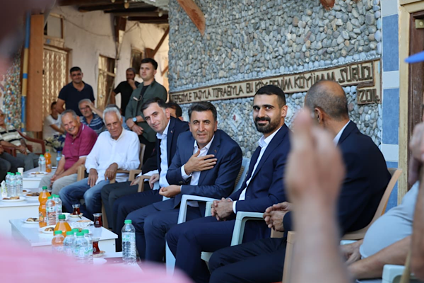 Vali Aygöl, 300 yıllık konutlarda incelemeler yaptı