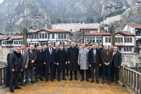Bakan Ersoy, Amasya'da ziyaretlerini sürdürüyor