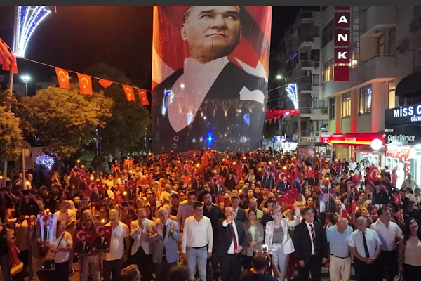 Manisa’da 30 Ağustos fener alayı düzenlendi