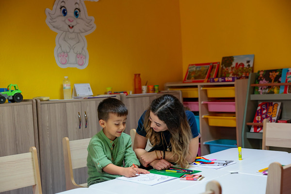Ayla Ökmen Mutlu Çocuklar Oyun Evi’nde Saatlik Hizmet sürüyor