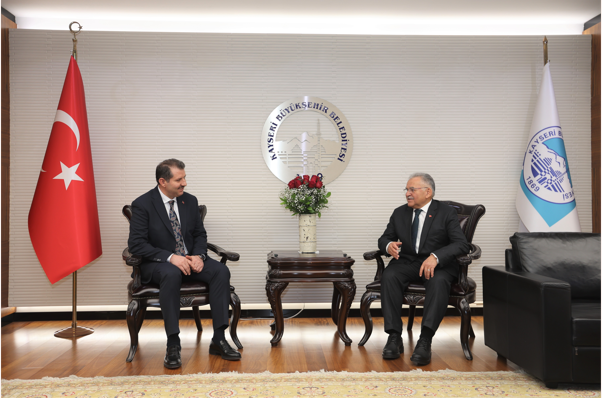 Bakan Yardımcısı Ayhan, Başkan Büyükkılıç'ı ziyaret etti