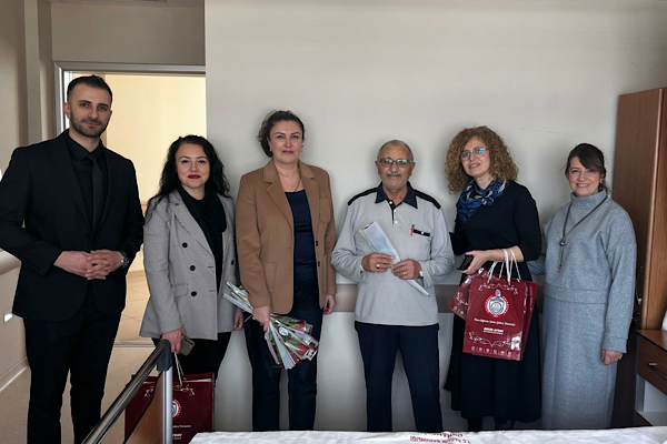 Orhangazi'de BüyükAile ekibinden hastalara moral ziyareti