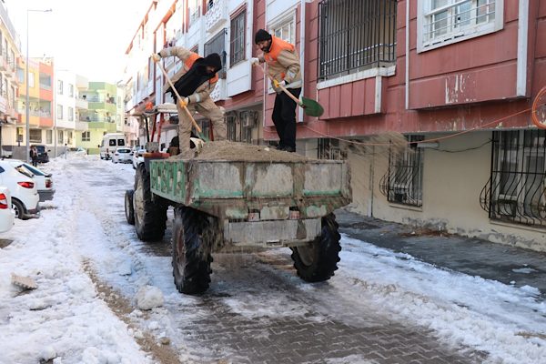 Haliliye’de karla mücadele çalışmaları sürdürülüyor