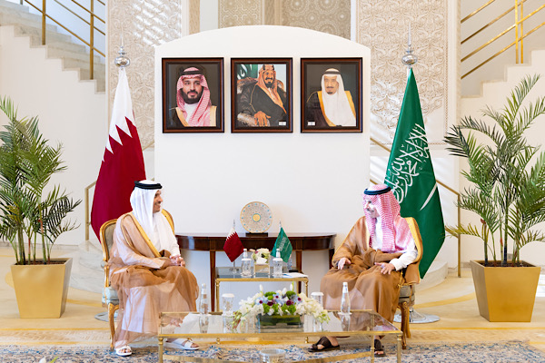 Al Thani, Suudi Arabistan Dışişleri Bakanı Al Saud ile bir araya geldi