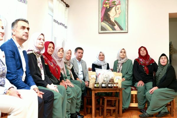 Başkan Aydın Yiğitali’de üretici kadınlarla ve vatandaşlarla buluştu