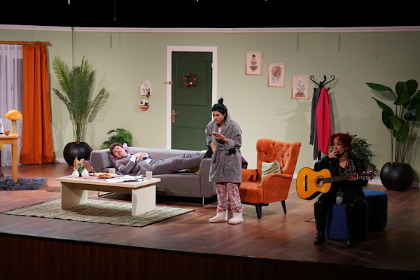 Esenyurt’ta “Sara’yı Evlendirmek” oyunu sahnelendi