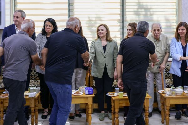 Eşbaşkan Bucak ve Bakırhan’dan Zana ailesine taziye ziyareti