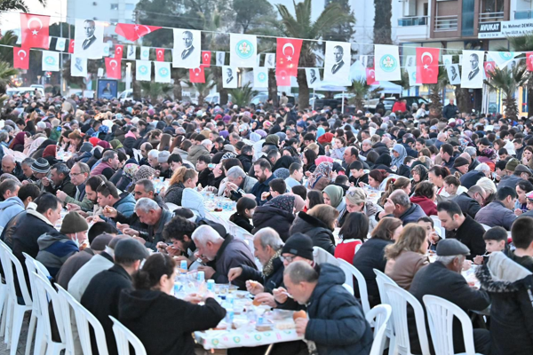 Manisa Turgutlu’da iftar programı düzenlendi