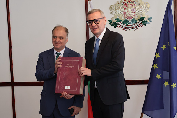 Miloshev, Bulgaristan Kültür Bakanlığı görevini Todorov'dan devraldı