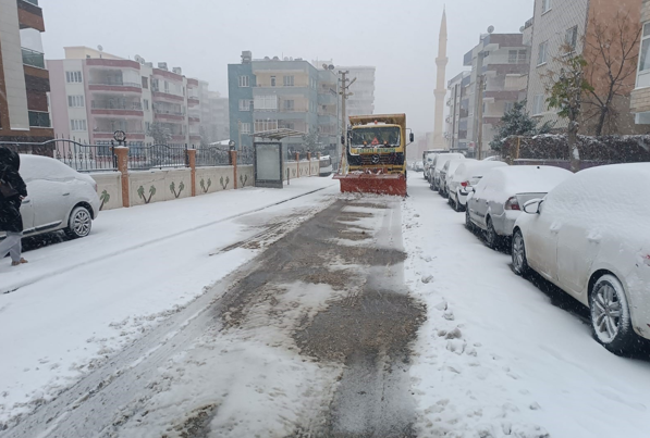 Haliliye’de kar mücadelesi devam ediyor