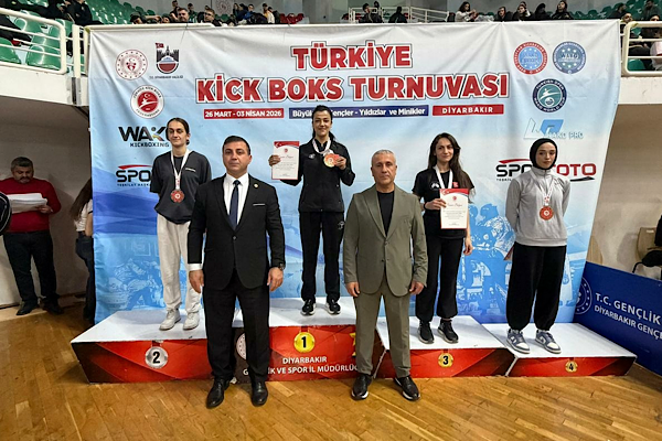 Emine Arslan Türkiye Kick Boks Şampiyonu oldu