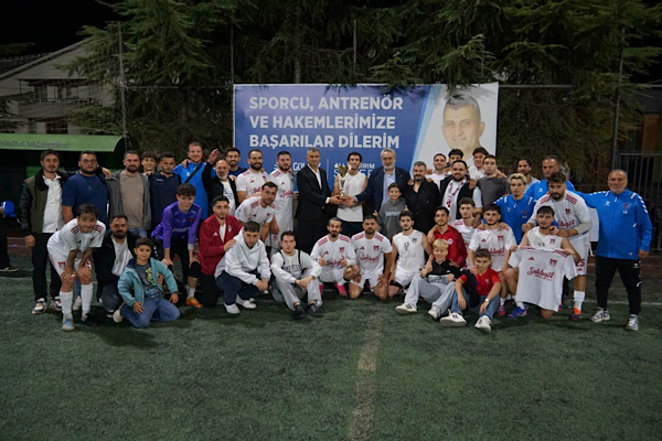 Gölcük Belediyesi 12. Başkanlık Kupası'nda şampiyon Ulaşlıspor oldu