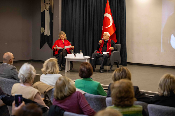 Bornova’da Nazım Hikmet için anma etkinliği düzenlendi