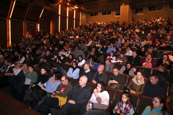  Eskişehir Büyükşehir Belediyesi Şehir Tiyatroları, İstanbul'da sahne aldı 