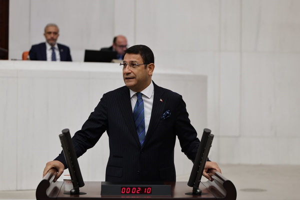 Şahin: Faiz ödemeleri bütçeyi 1,3 trilyon lira açığa sürüklüyor